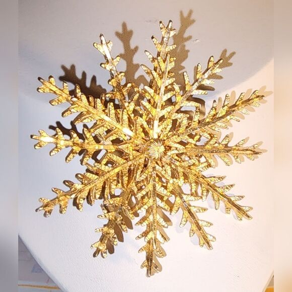 Gold Snowflake Holiday Brooch - Picture 1 of 4